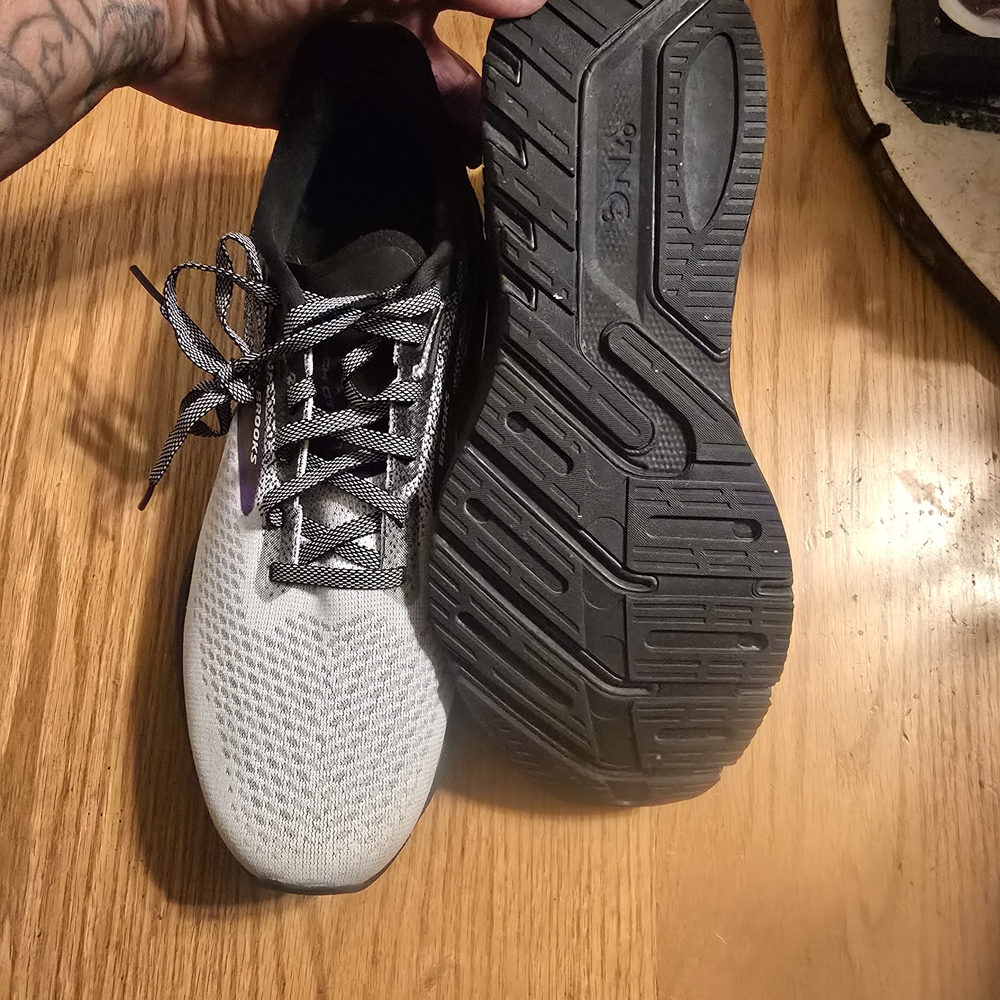 Brooks Women's Gray Running Shoes - Picture 5 of 7